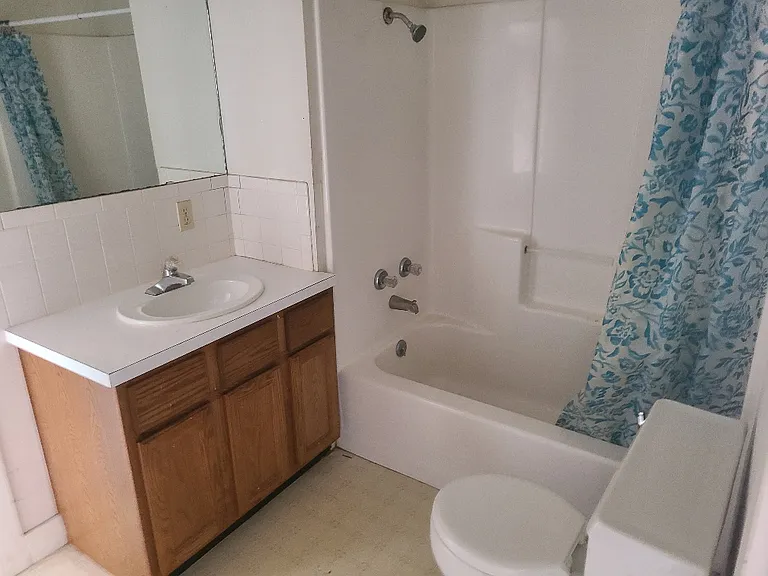209 W Vine Ave — Photo 5