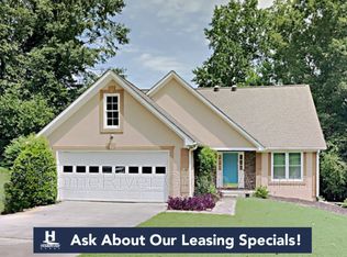 3050 Lakecrest Dr, Dacula, GA 30019