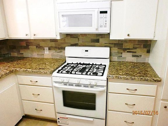 5th image of 318 W Oak St