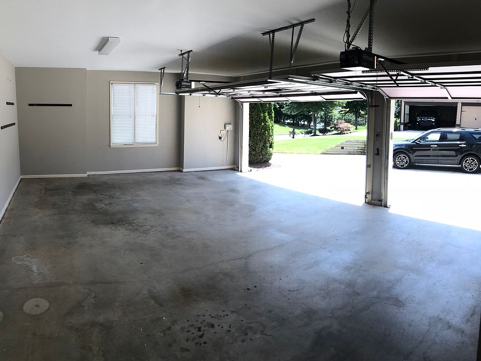 Oversized 3 car garage