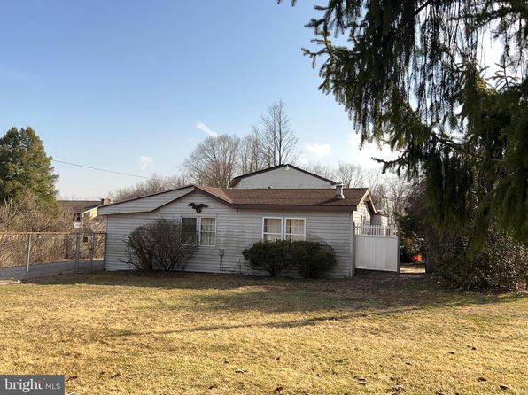 393 Sherwood Dr, Carlisle, PA 17015