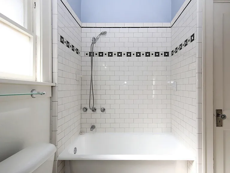1223 W Gray St — Photo 2