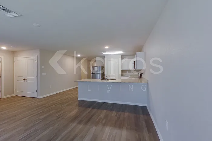 4 bed, 2.0 bath, 1449 sqft, $2,045 — Photo 4