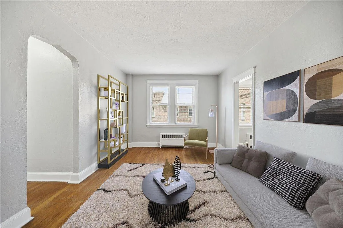 Shirley Court — Photo 1