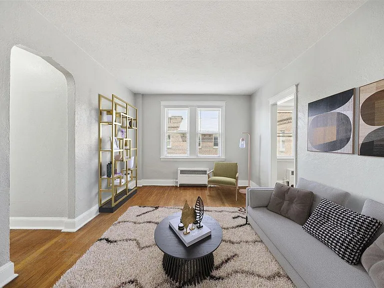 Shirley Court — Photo 1