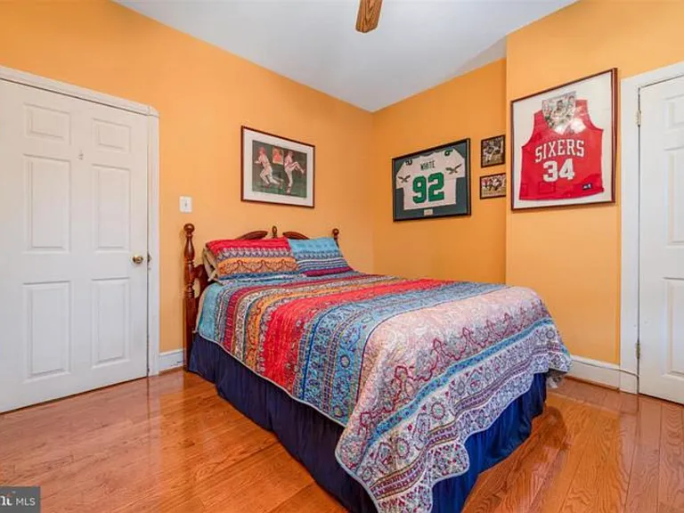 213 Daly St — Photo 13