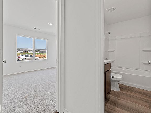 4th image of 5023 Yukon Dr
