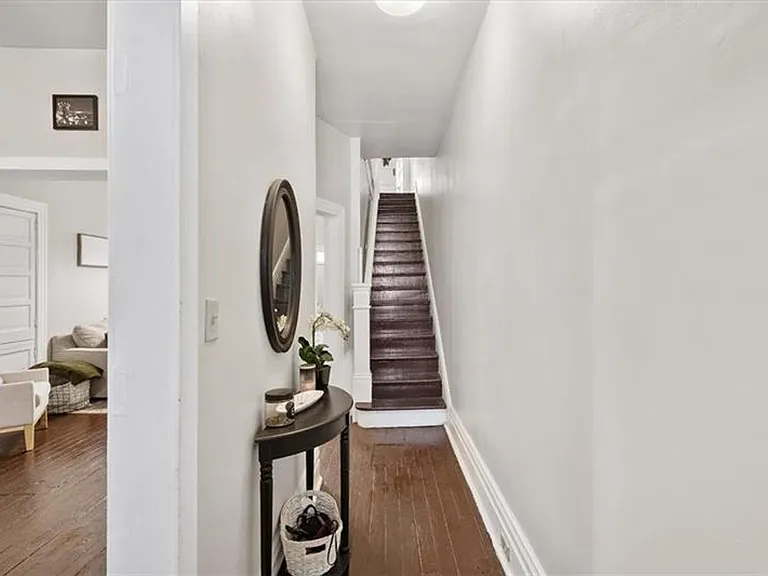 242 46th St — Photo 3