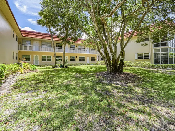 109 Spring Lake Court #105, Vero Beach, FL 32962