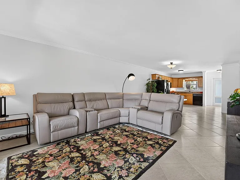1166 Hillsboro Mile #26 — Photo 14