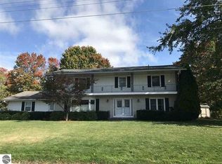 617 Sunset Ln, Cadillac, MI 49601