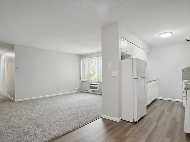 Golden Hill Apartments — Photo 7