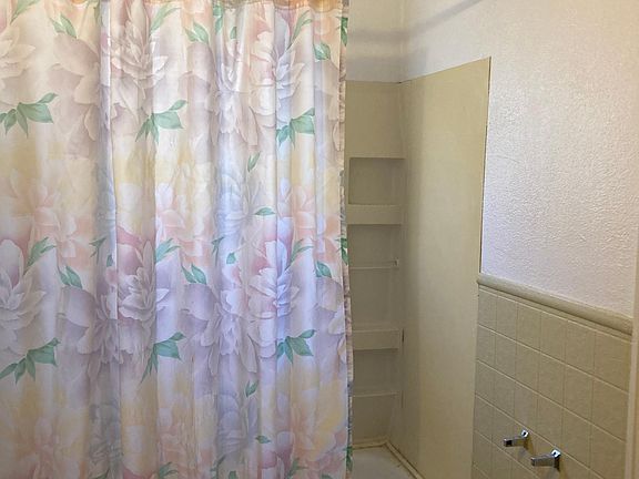4th image of 1300 Franz Dr #B