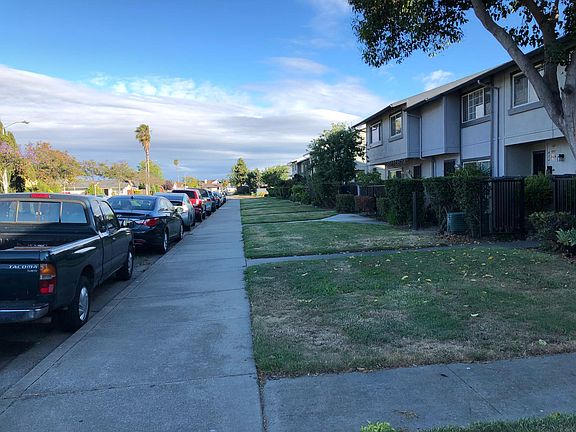 Front area ( street parking spaces)