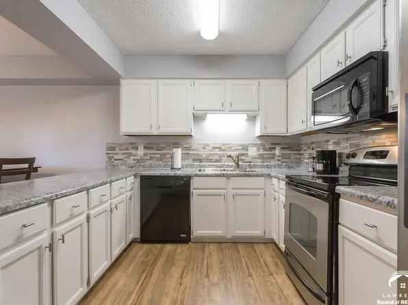 3813 Pinnacle Cir, Lawrence, KS 66049