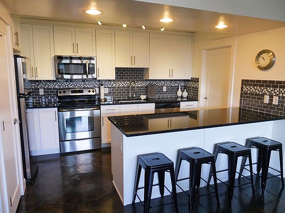 4th image of 230 E Broadway St APT 611