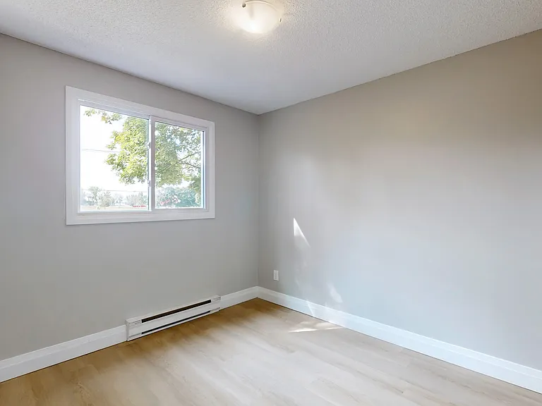 126 Bay St — Photo 13