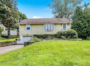 11 Mackey Rd, Garnerville, NY 10923