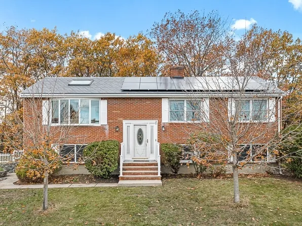 25 Murdoch Rd, Stoneham, MA 02180