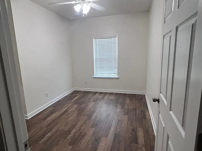 348 Moss Creek Ln — Photo 8
