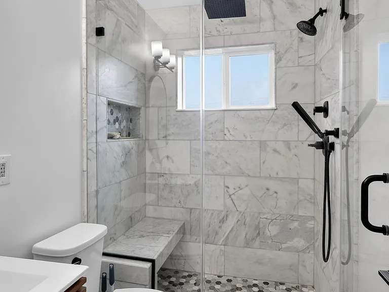 2218 Farrington Ave — Photo 17