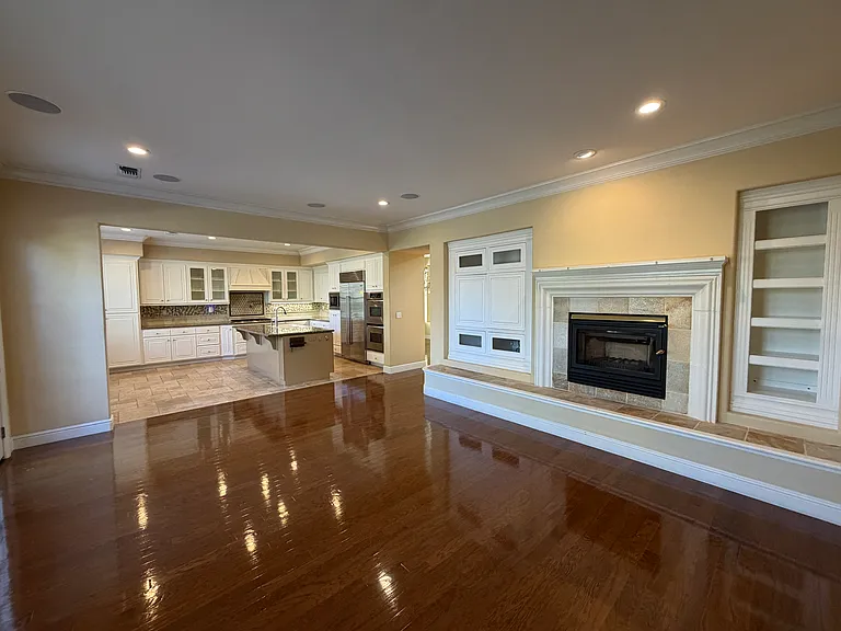 128 Regent Dr — Photo 6