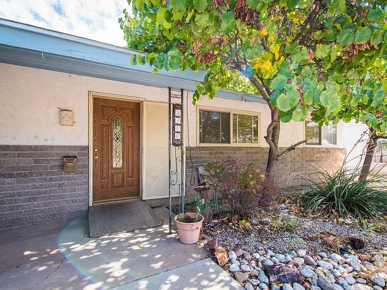 Entry to 4bdrm 3 bath house