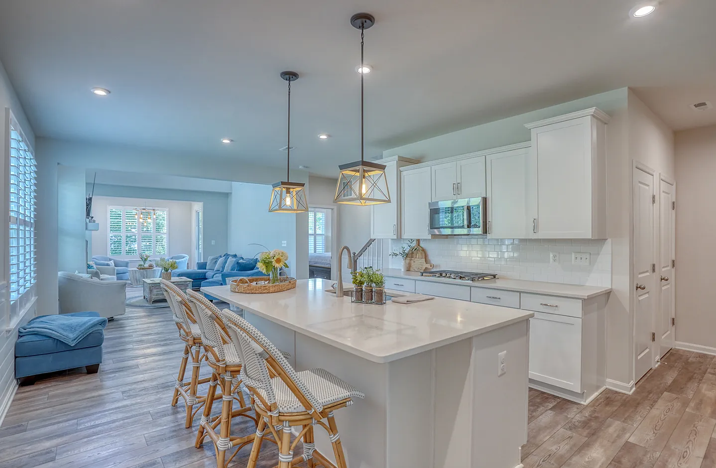 4 bed, 3.5 bath, 2647 sqft, $2,900 — Photo 4