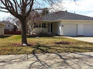 290 S East Ave, South Elgin, IL 60177