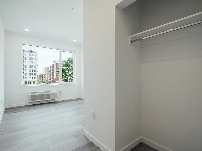 130 Monitor Street — Photo 23