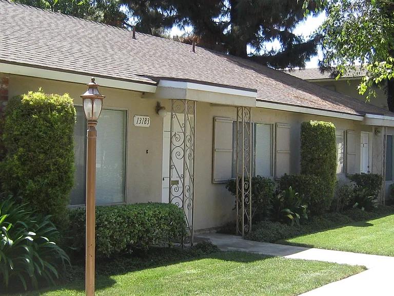 Georgetown Manor Apartments — Photo 13