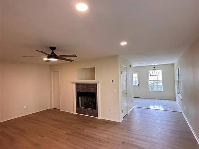 2226 E Cinnamon Way — Photo 3
