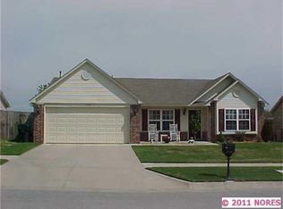 1308 Reavis Xing, Claremore, OK 74019