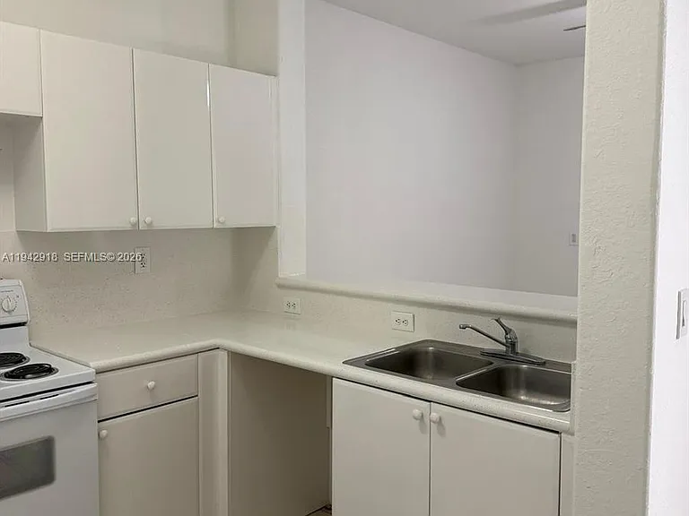 2637 SE 16th Ter #207 — Photo 2