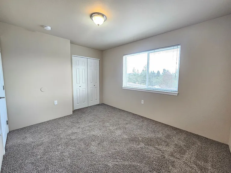 5205-5207 E Upriver Dr — Photo 21