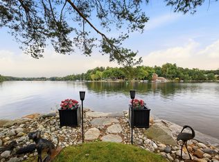 18 Brayton Dr, Southwick, MA 01077