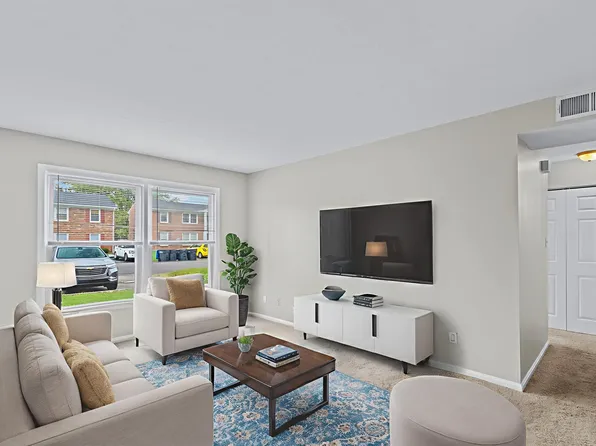 5115 Valiant Dr, Louisville, KY 40216