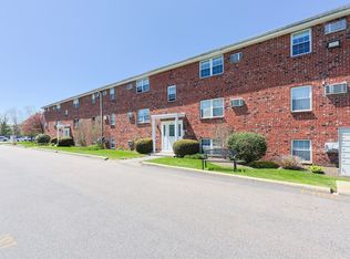 91 Pleasant St APT B10, Medfield, MA 02052