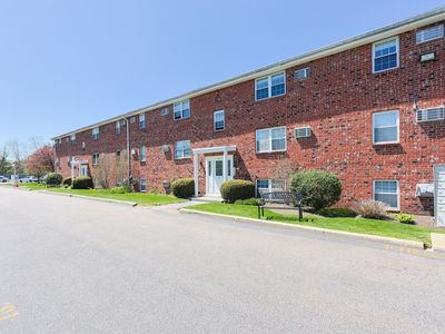 91 Pleasant St APT B10, Medfield, MA, 02052