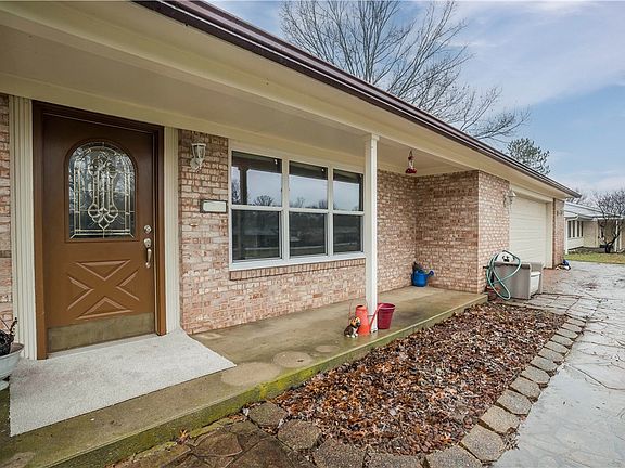 3rd image of 5485 Knollwood Dr