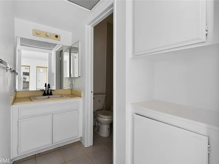 4441 Woodman Ave #111 — Photo 19