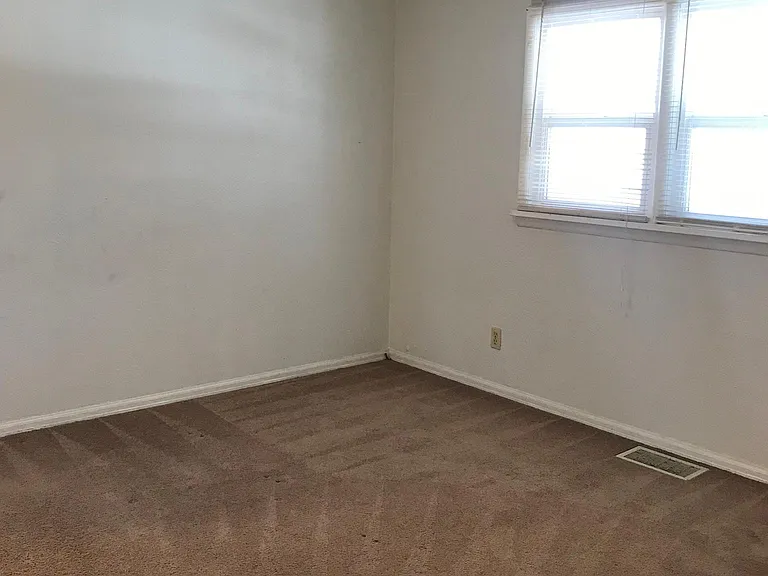 308 Pitkin St — Photo 9