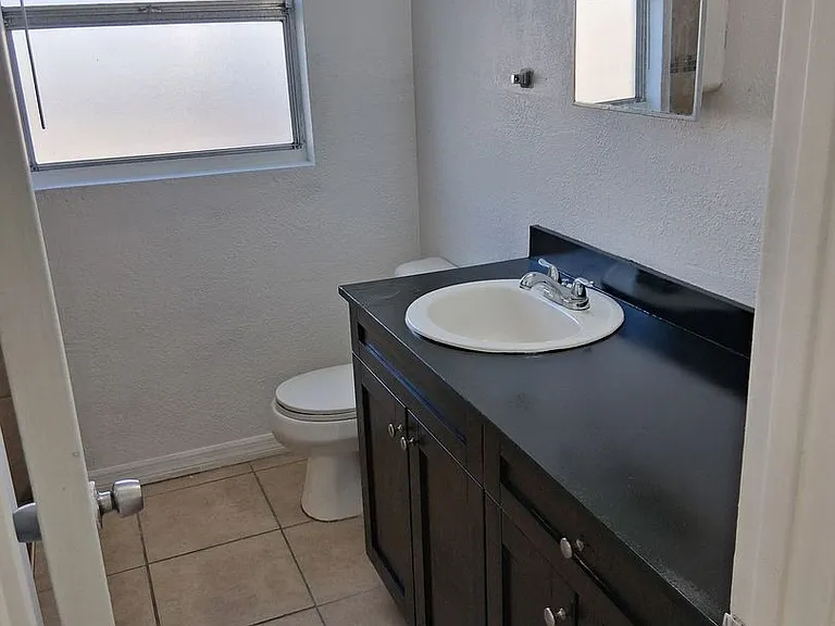 6812 Thomas Cir — Photo 8