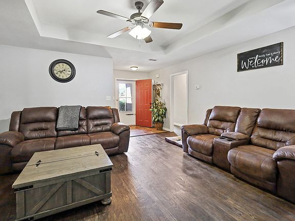 4th image of 401 Piney Dr