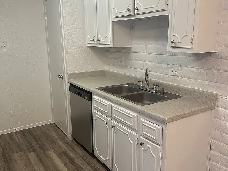 La Cima Apartments — Photo 23
