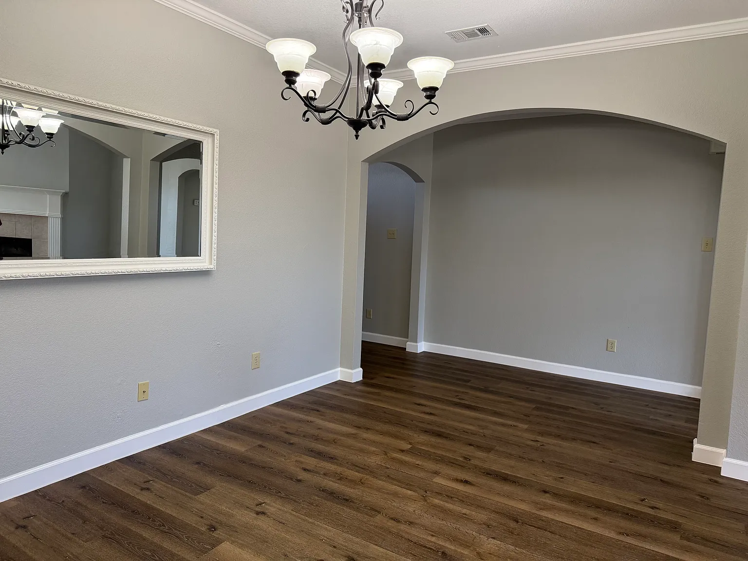 3 bed, 2079 sqft, $2,500 — Photo 4