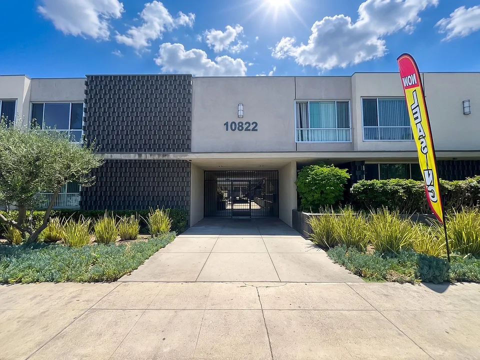 Spacious 1-Bedroom with Pool Views at 10822 Victory Blvd North Hollywood, CA 91606