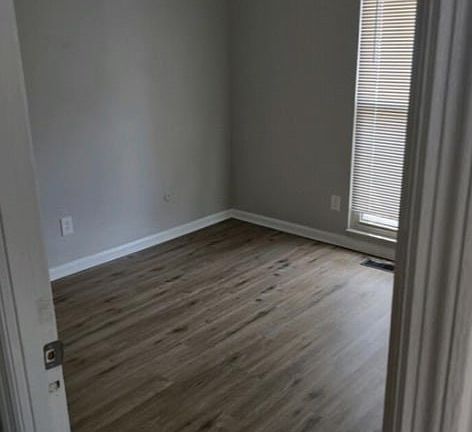 4th image of 227 Oxford Dr