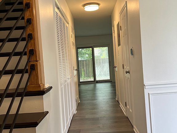 3rd image of 1159 Canterbury Sq S