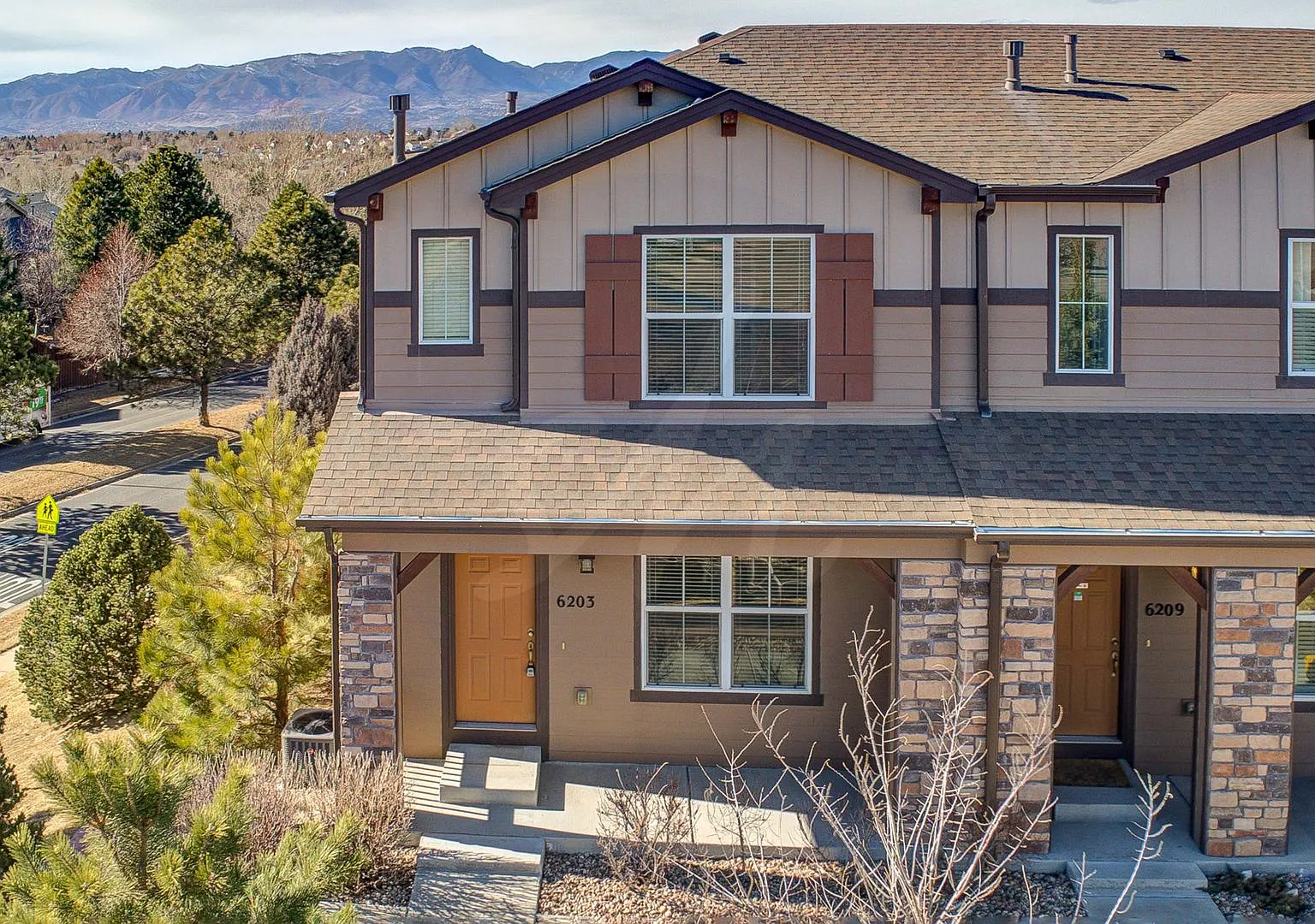 Great Townhome in the Vistas at Norwood — Photo 1